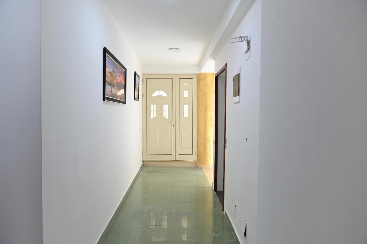 Vila Oxinn Kryemëdhej Екстериор снимка