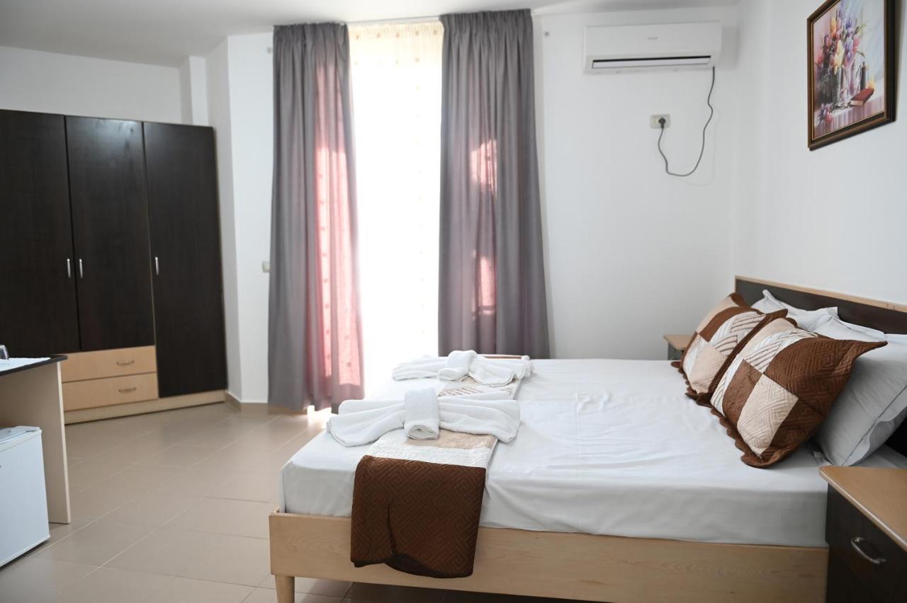 Vila Oxinn Kryemëdhej Екстериор снимка