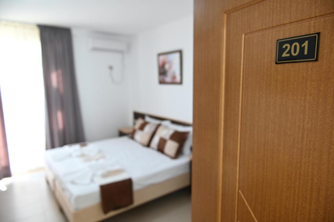 Vila Oxinn Kryemëdhej Екстериор снимка