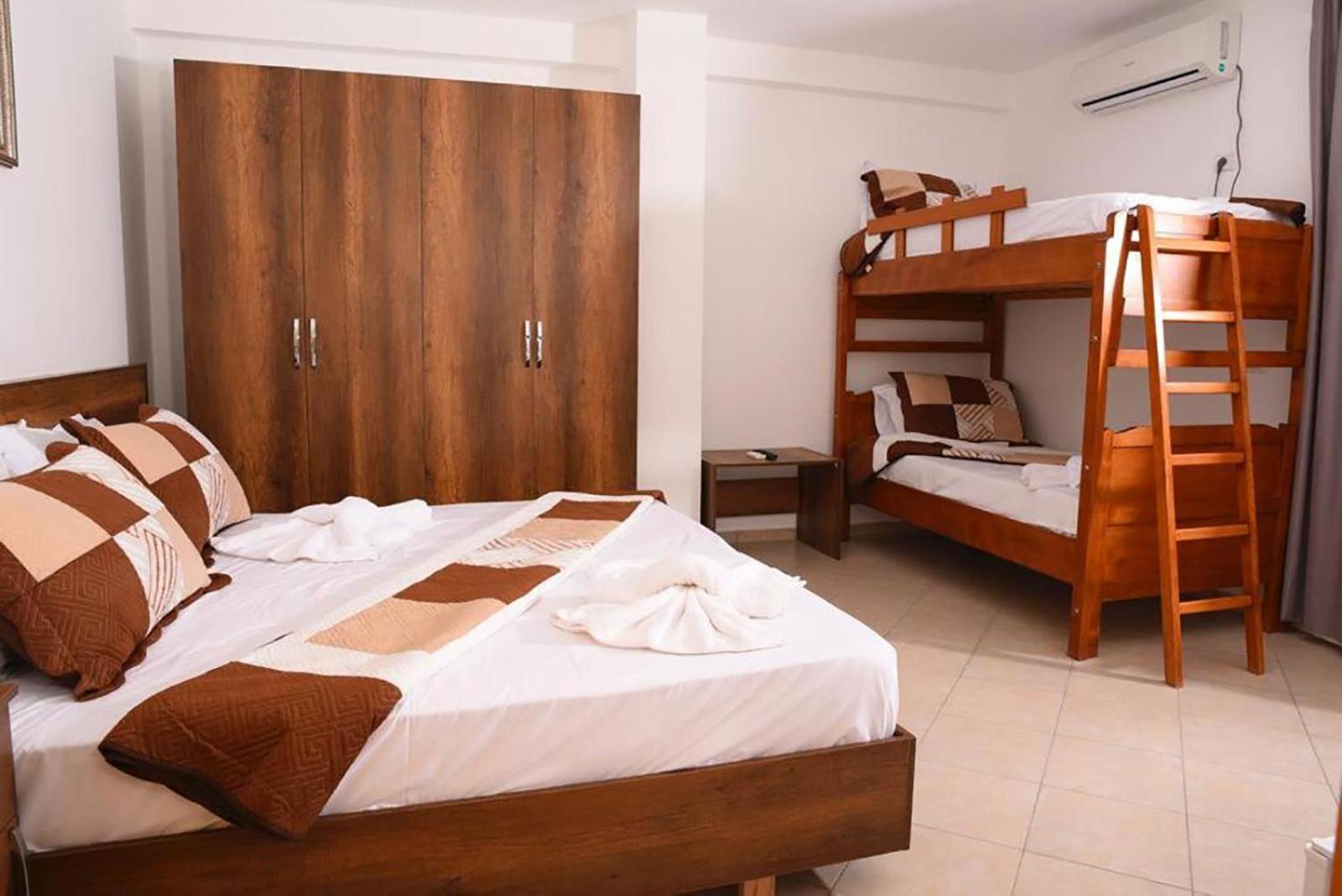 Vila Oxinn Kryemëdhej Екстериор снимка