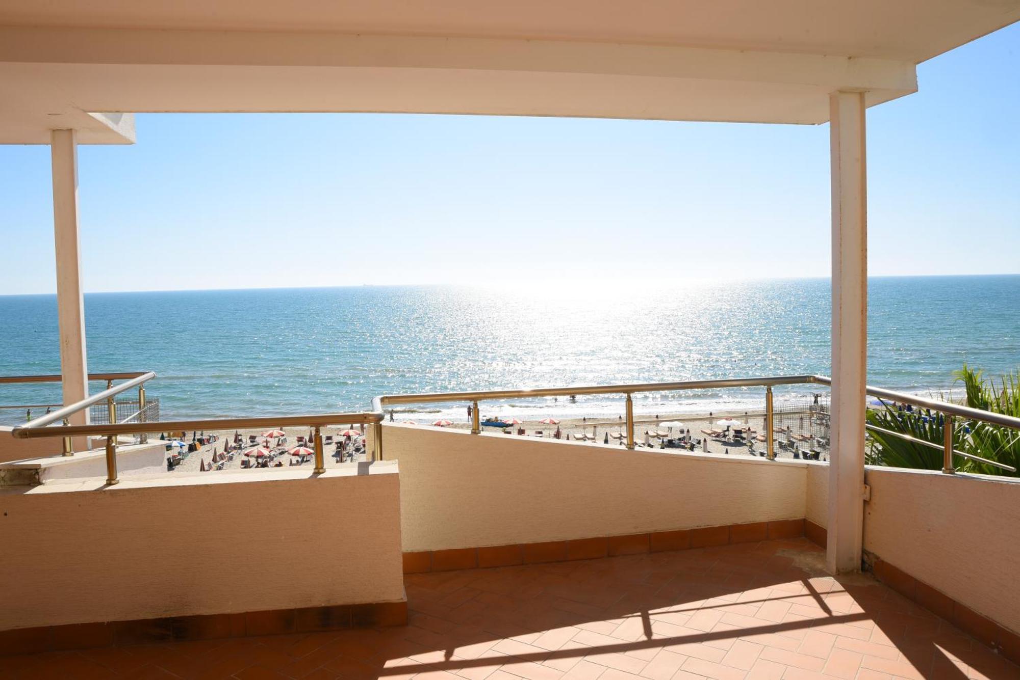 Vila Oxinn Kryemëdhej Екстериор снимка